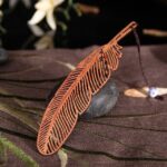 Marque page plume en bois