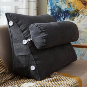 Coussin triangulaire noir