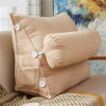 Coussin triangulaire beige