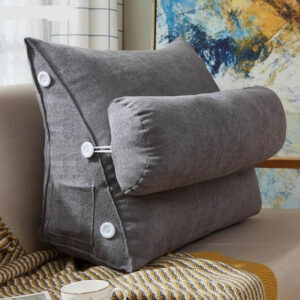 Coussin triangulaire gris